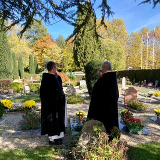 Une visite aux tombes de nos frères à Cologny